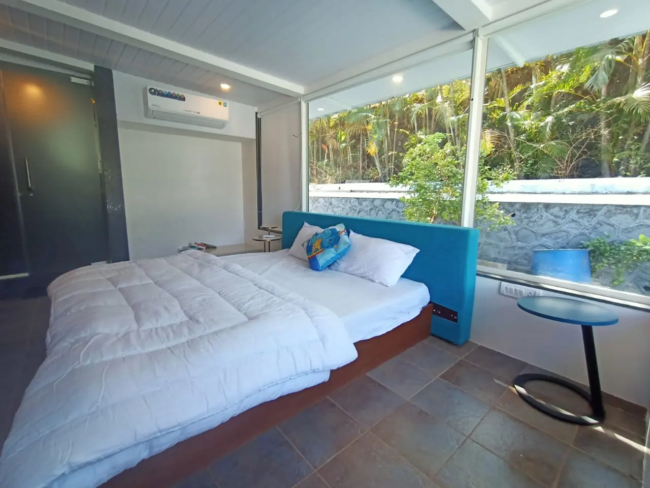 Second glass-walled bedroom — Carpe Diem, Lonavala