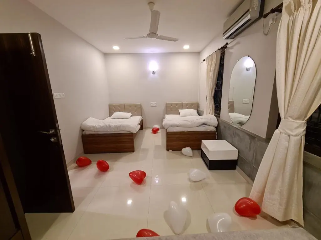 Twin-bed room for children or extra guests — Carpe Diem, Lonavala