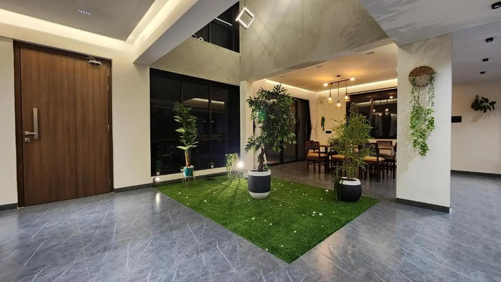 Entrance & garden — Dolce Villa, Igatpuri