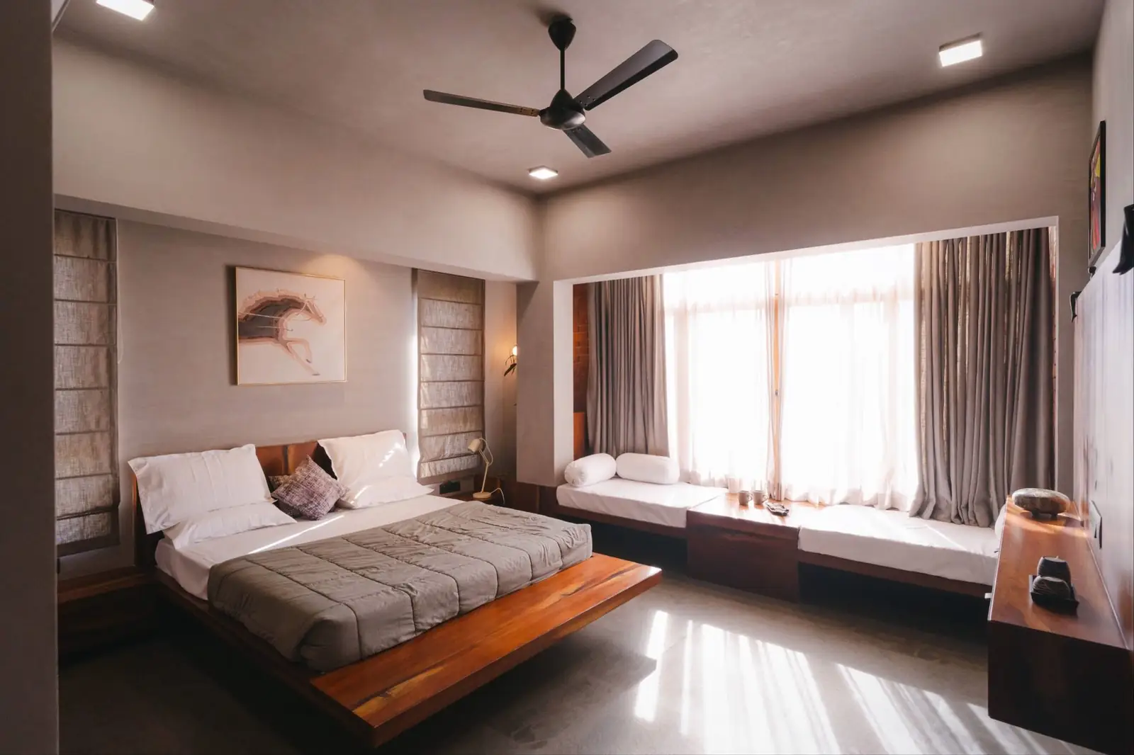 Cascade — king bedroom — The Flo Villa, Igatpuri