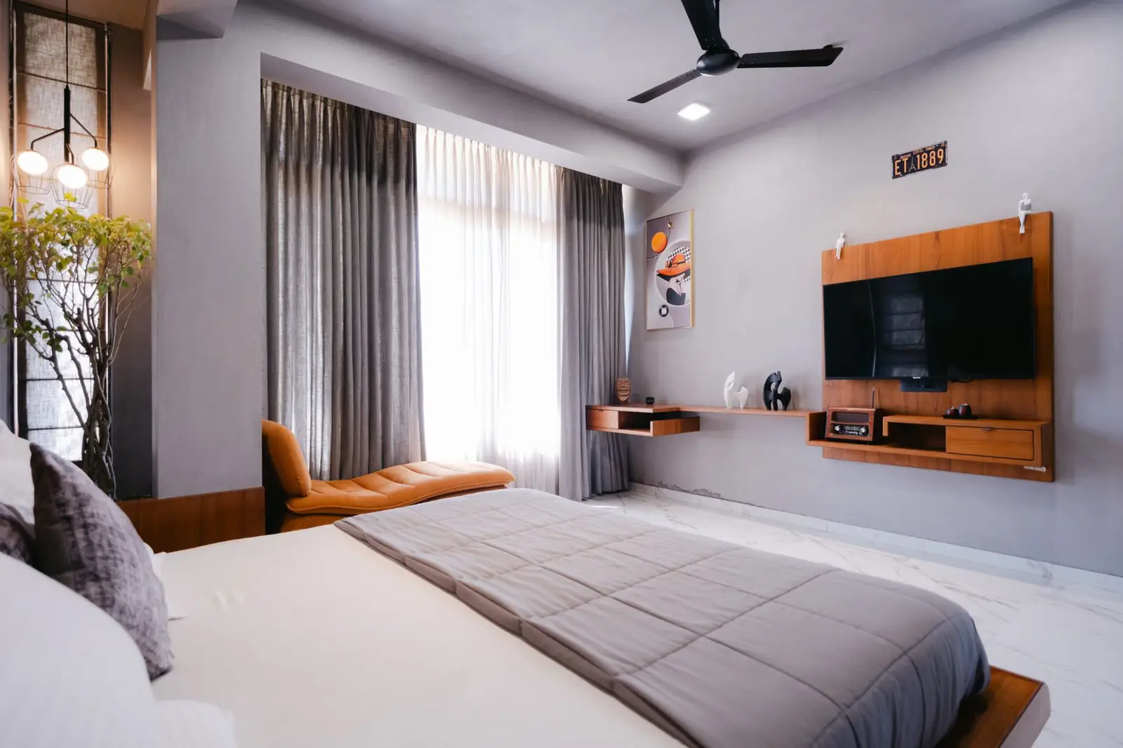 Terra — king bedroom — The Flo Villa, Igatpuri