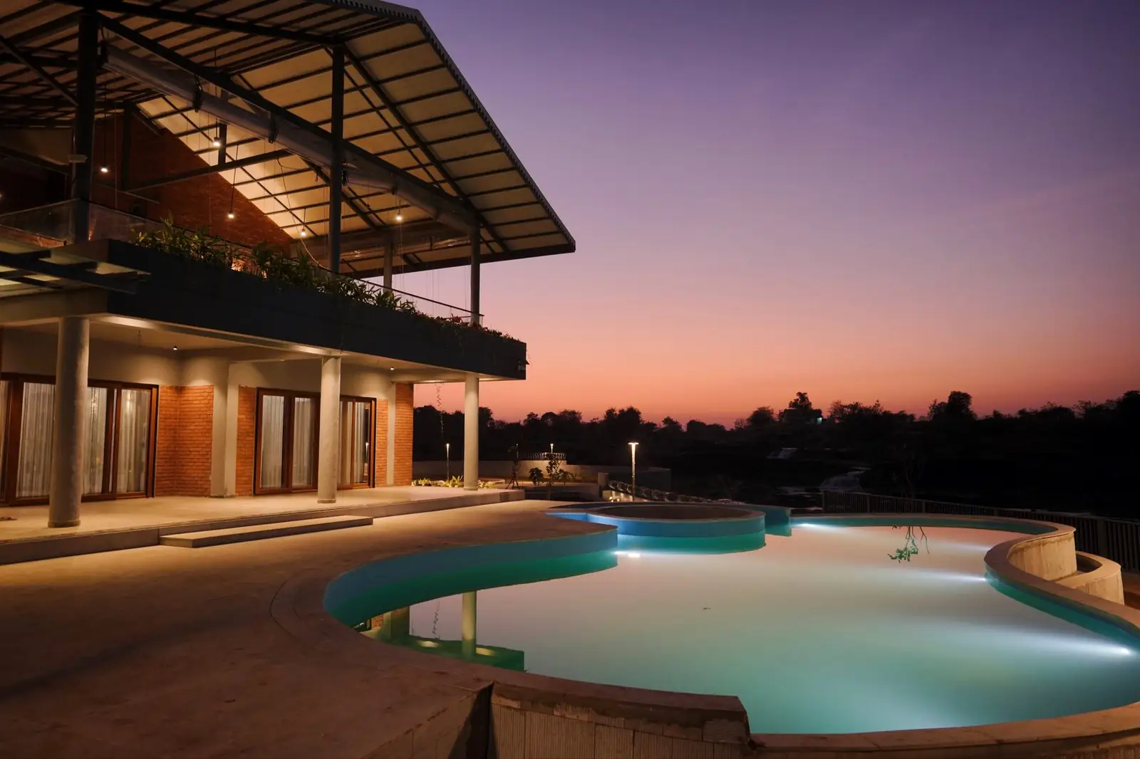 Pool & lawn — The Flo Villa, Igatpuri