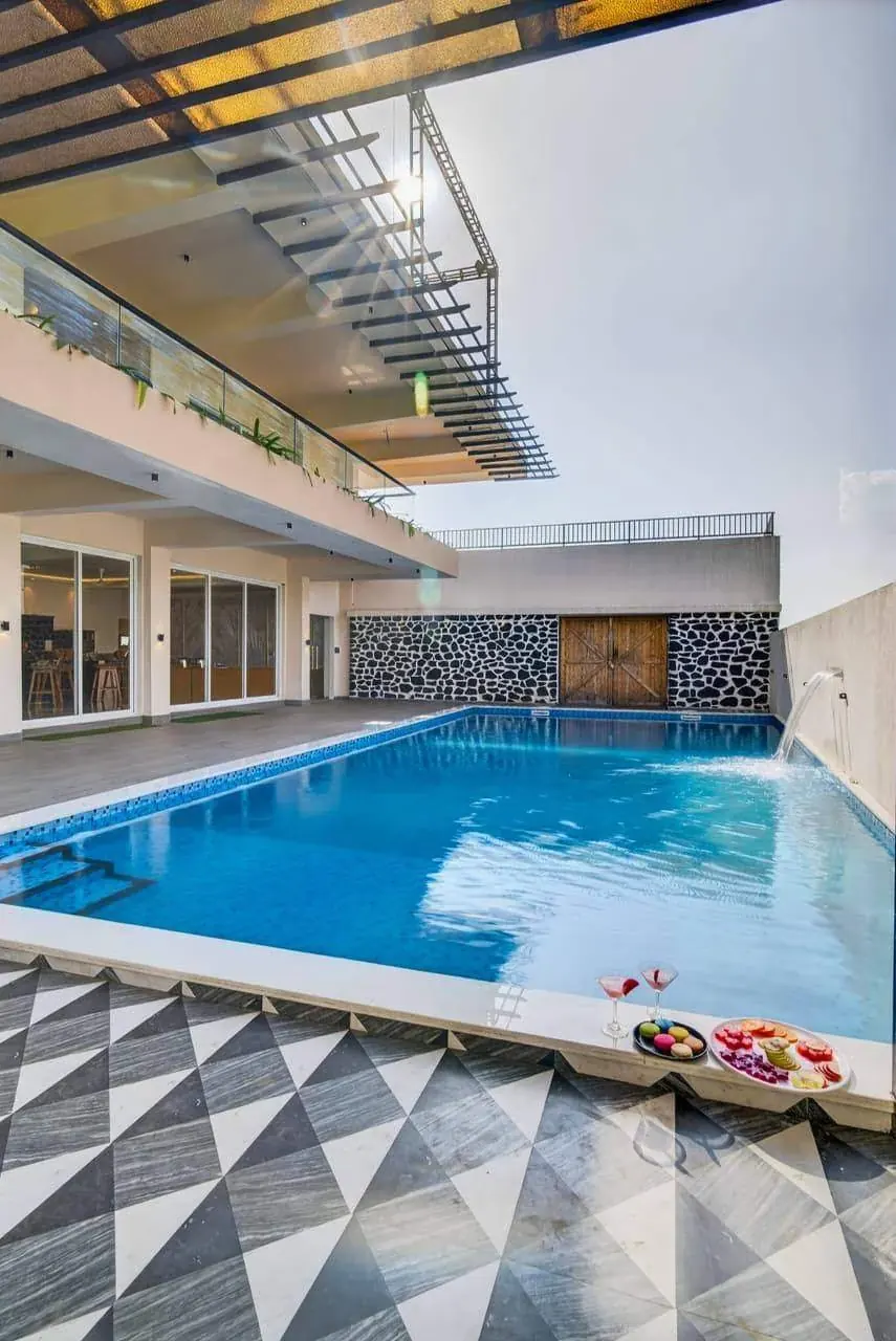 Pool with cascade wall by day — Greenwood Villa, Igatpuri