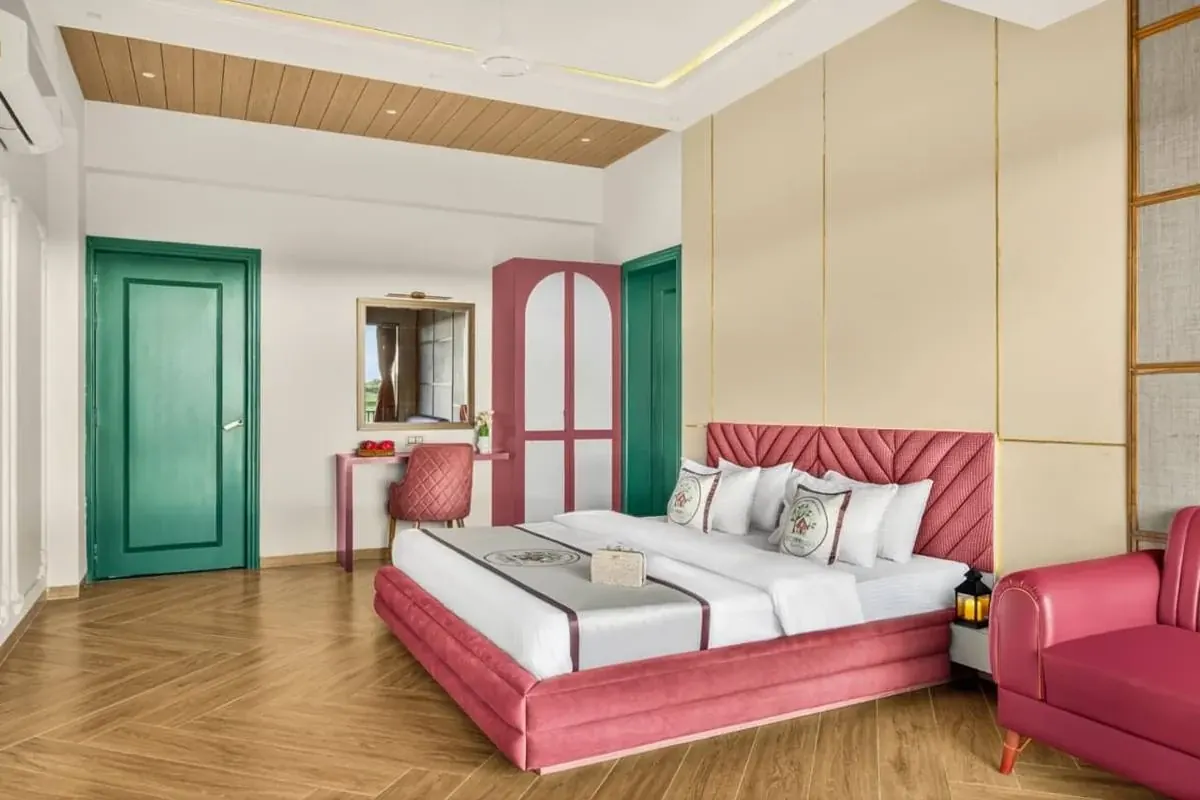 Velvet Rose Suite — Greenwood Villa, Igatpuri