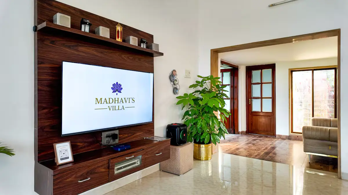 Living room & entrance — Madhavi's Villa, Lonavala