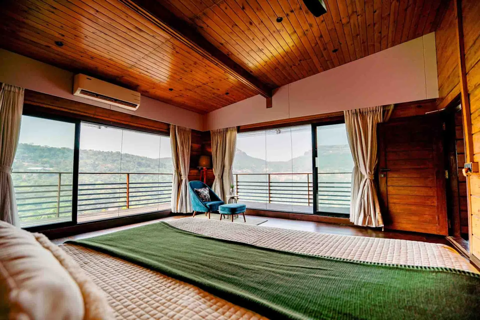 Valley-view room with wraparound windows — Mantra 147, Pawna Lake, Lonavala